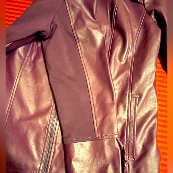 Pre-Owned Like New Deep Wine Denim & Co. Faux Purple Faux Leather Bomber Jacket - Picture 5 of 6